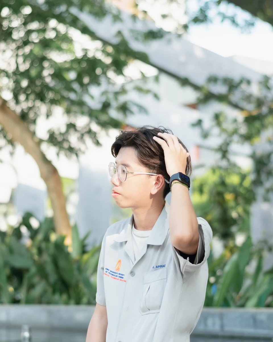 ภาพถ่ายพอร์ตเทรตของ อภิรัชต์ เจริญศิลป์ (แน็ก)